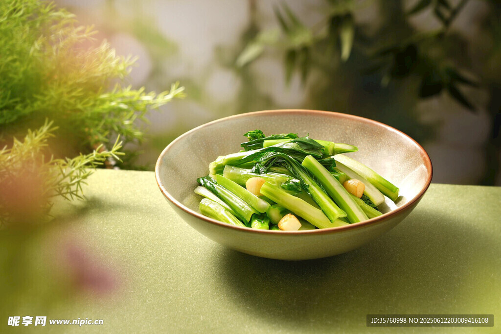 碗中鮮嫩青菜