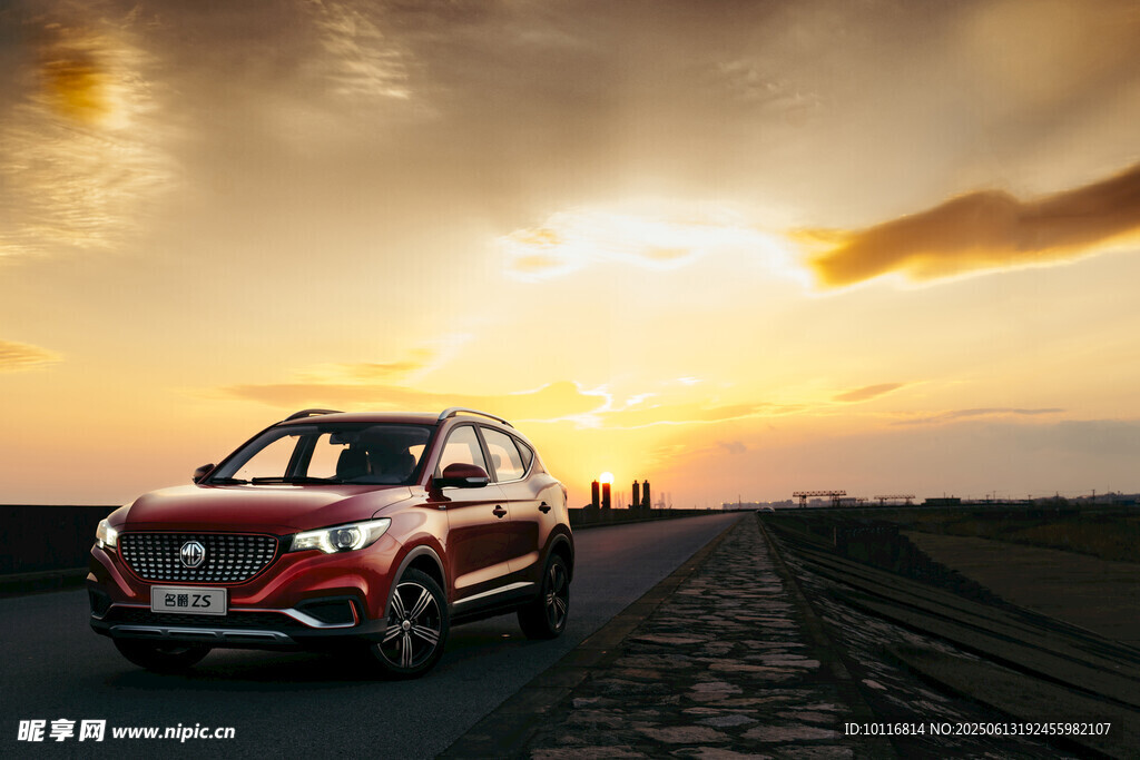 紅色SUV