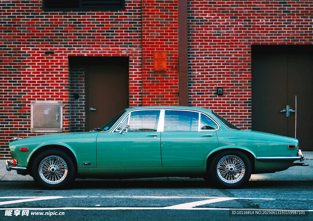 復(fù)古轎車