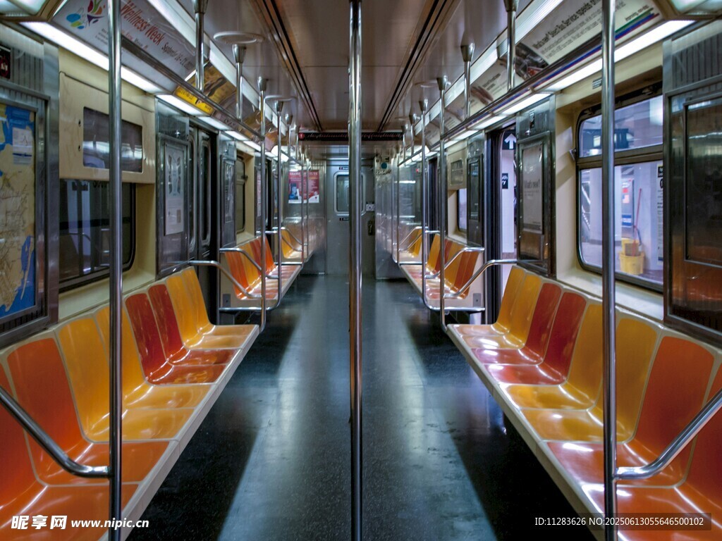 地鐵車廂內(nèi)景