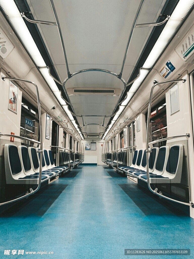地鐵車廂內景