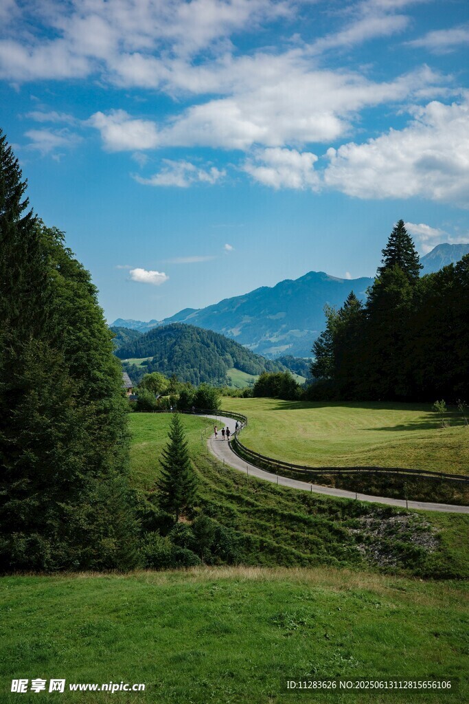 山間綠野風景