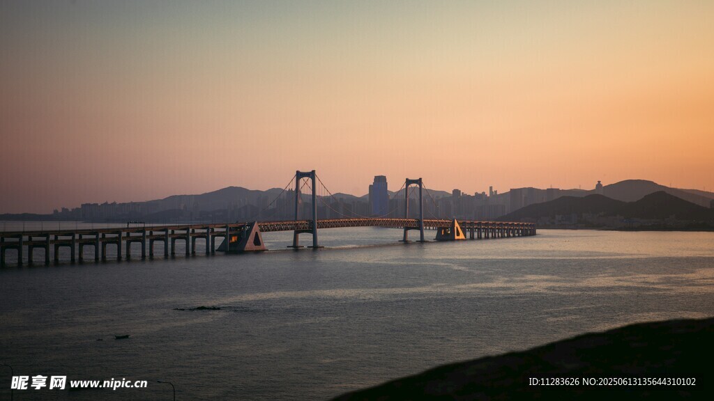 日落時分的跨海大橋美景