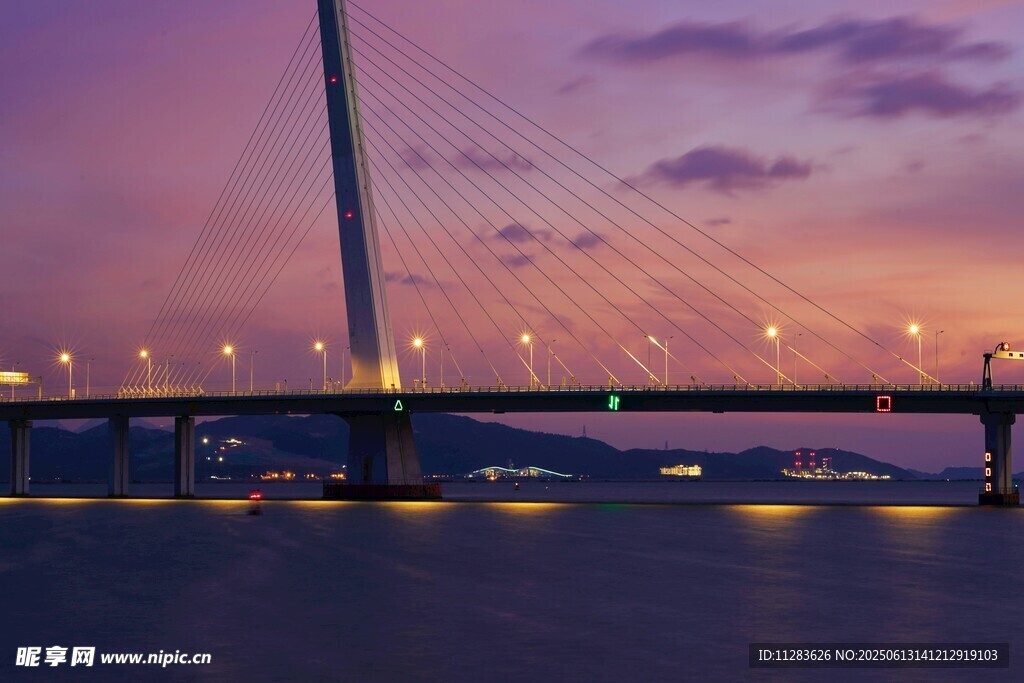 黃昏下的跨海大橋美景