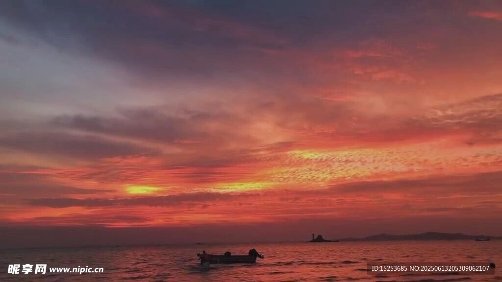 海上絢麗晚霞美景
