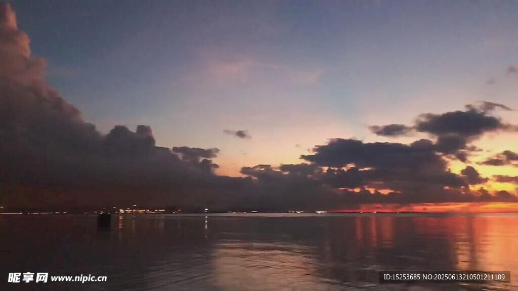 海邊日落美景