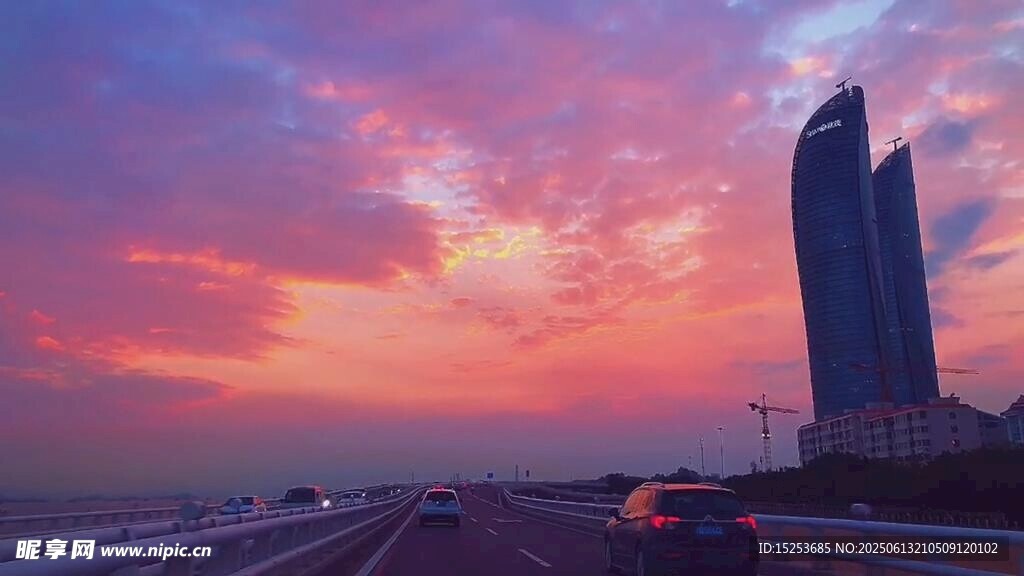 城市黃昏天際線壯麗景觀