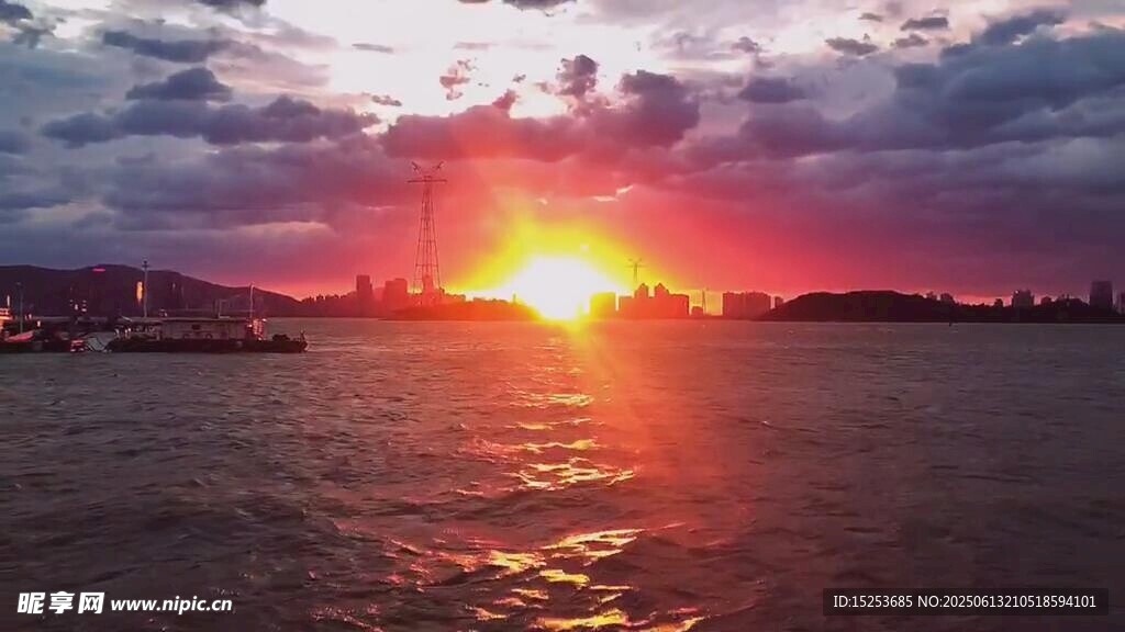 海上壯麗日落美景