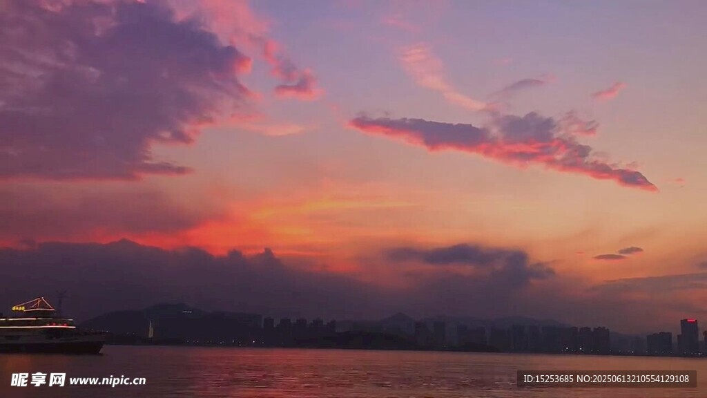 海邊絢麗晚霞美景