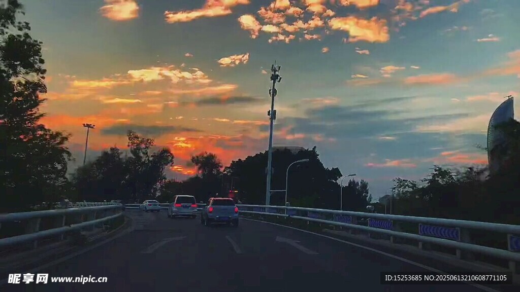 夕陽(yáng)下的公路美景