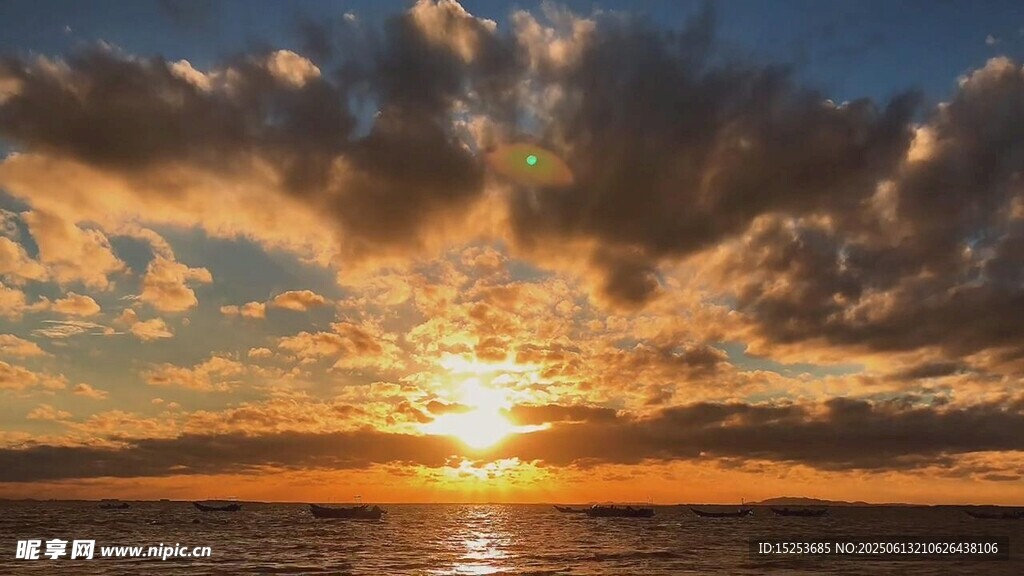 海上壯麗日出美景