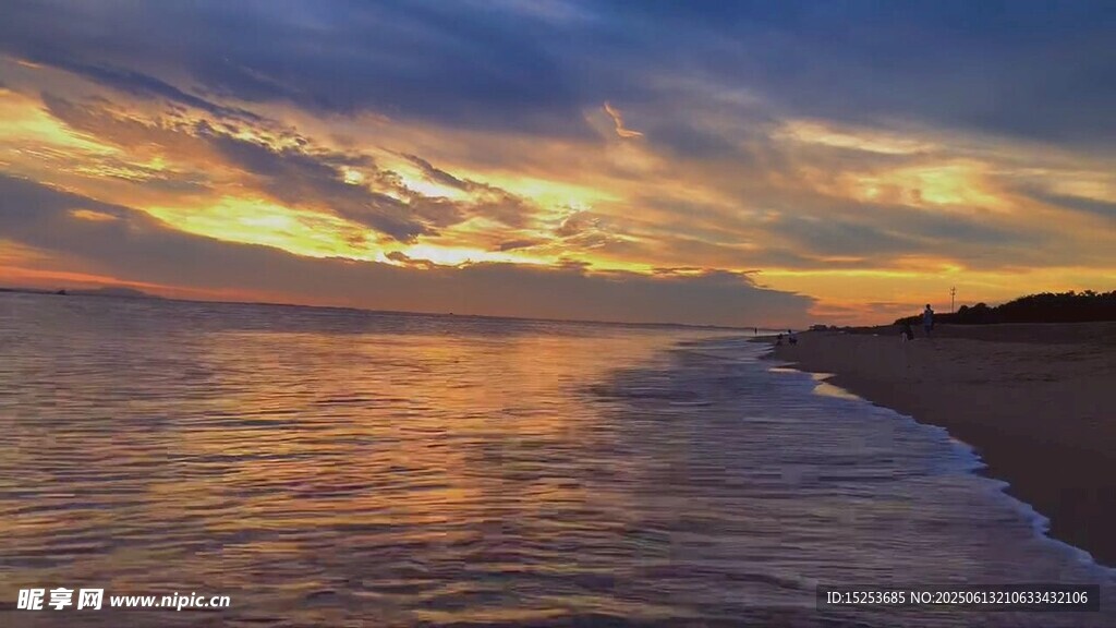 海邊絢麗日落美景