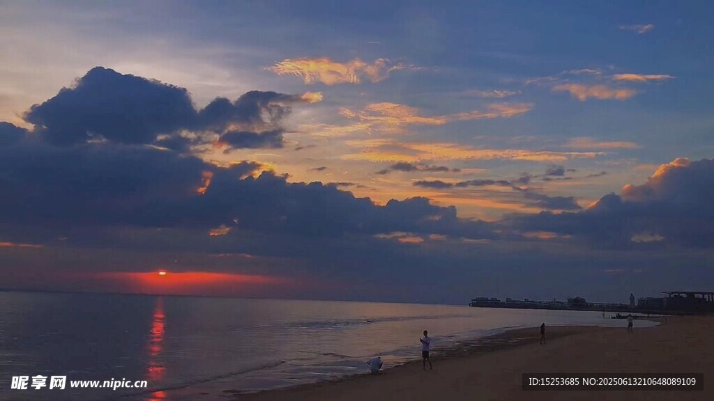 海邊日落美景