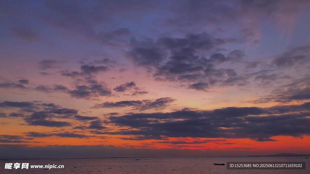 海邊絢麗晚霞美景
