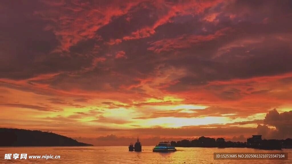 海上壯麗晚霞美景