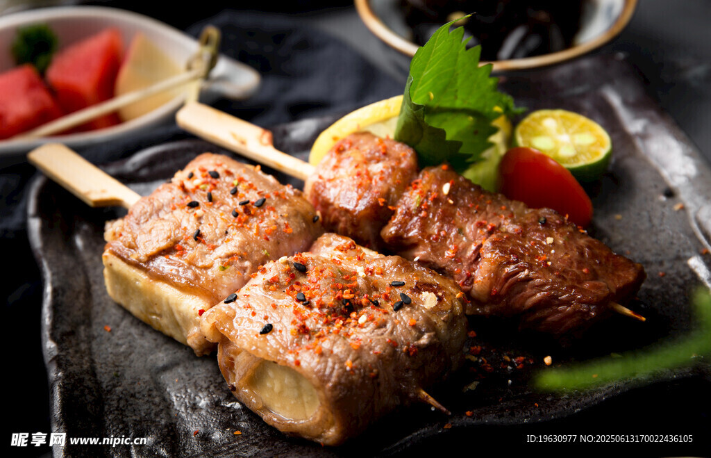 美味烤肉串與鮮嫩肉塊