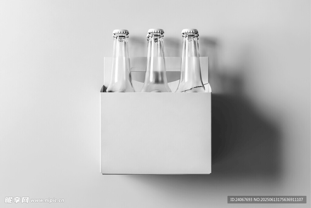 透明玻璃啤酒瓶整齊排列