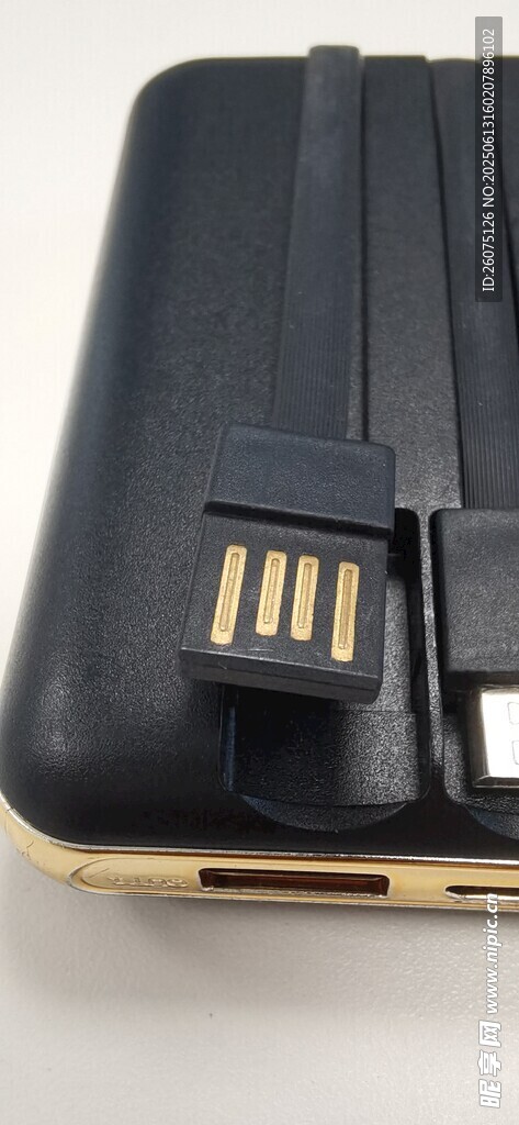 黑色接口移動電源