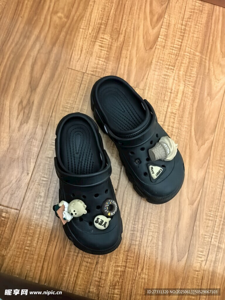 黑色花朵裝飾兒童小皮鞋