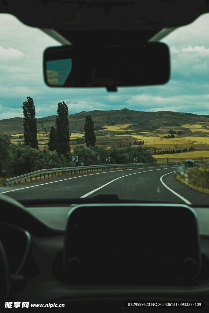 車內(nèi)視角的公路風(fēng)景
