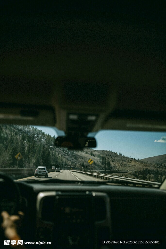 車內視角的戶外風景