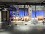 老式發電設備室內展覽場景
