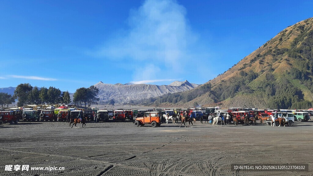 火山腳下的開闊場景