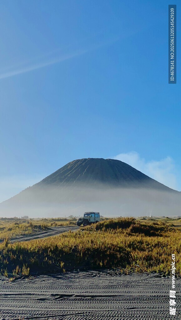 遠山晨景 云霧繚繞
