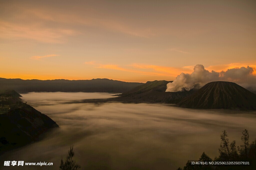 日出云海壯麗山間美景