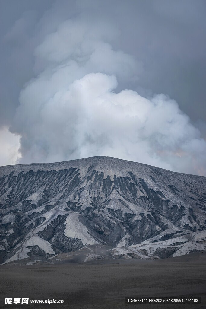 雪山云霧景觀