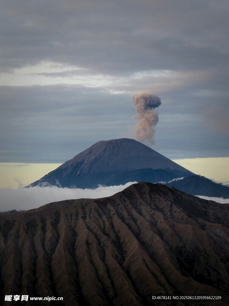 火山云海壯麗景觀