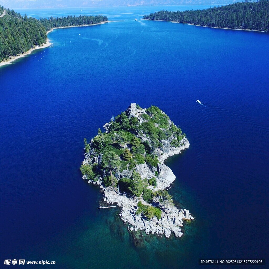 湖心綠島美景