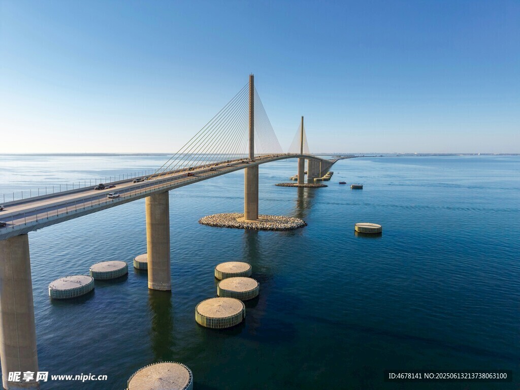 海上大橋壯觀景象