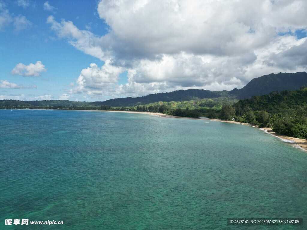 碧海藍(lán)天的美麗海岸線
