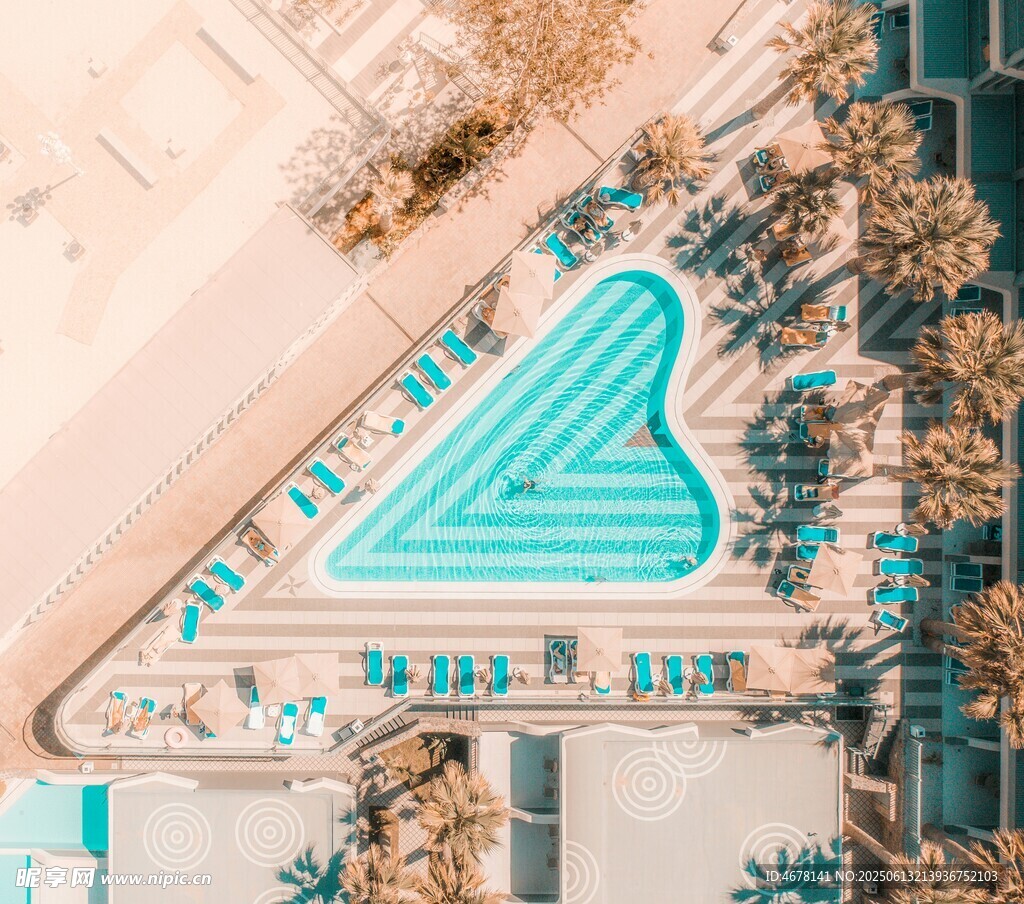 俯瞰心形泳池景觀
