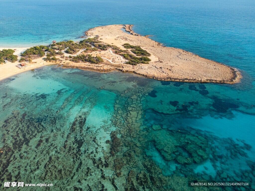 美麗海島的迷人藍色海域