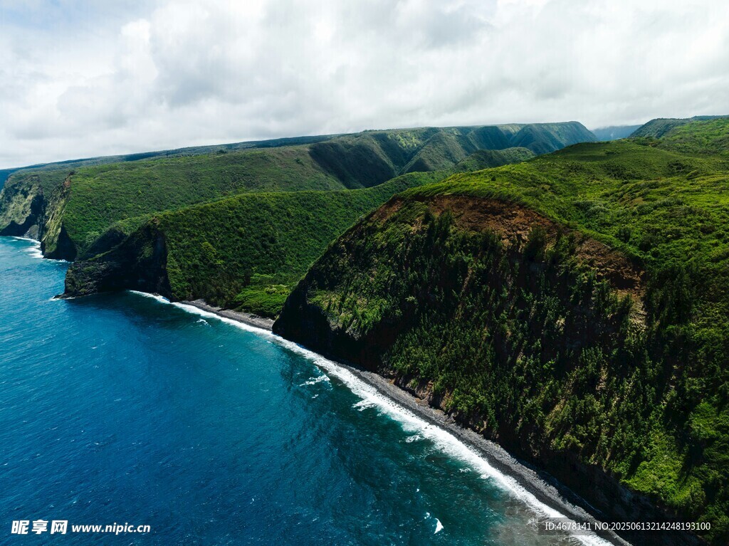 俯瞰碧海青山海岸線