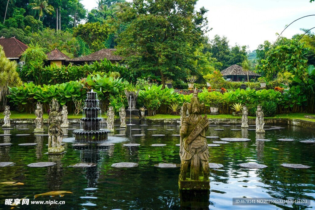 水上神廟景觀 綠植環繞