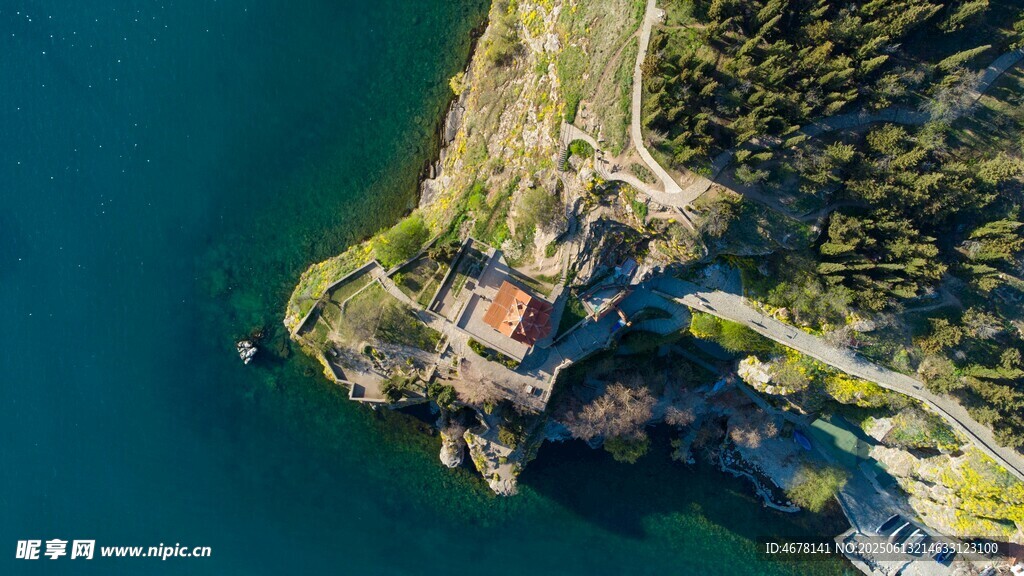 海岸邊的美麗建筑景觀