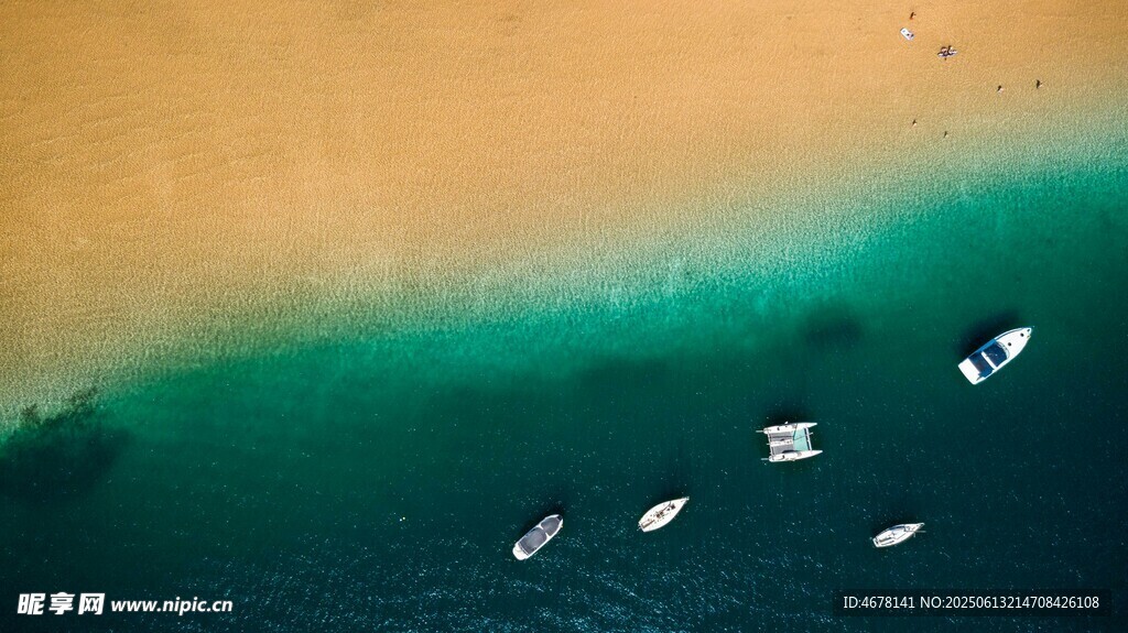 海上沖浪者的活力瞬間