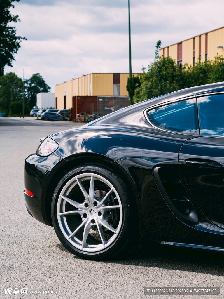 黑色酷炫跑車(chē)外觀特寫(xiě)