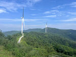 山間風力發電機組景觀