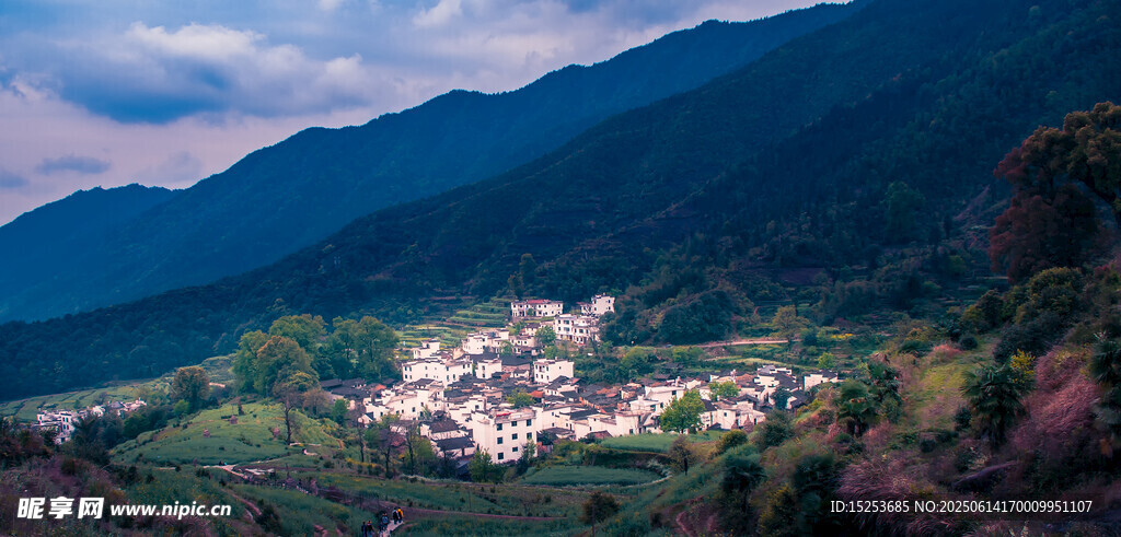 山間村落美景