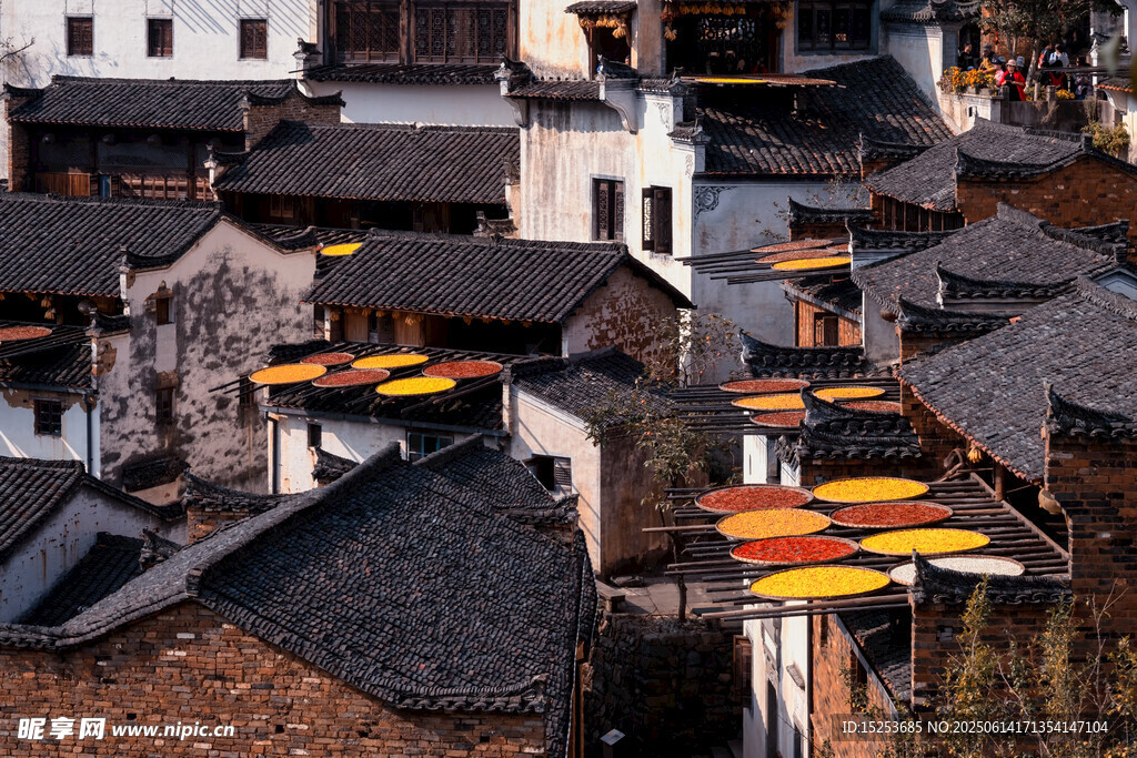 徽派村落屋頂晾曬的風景