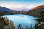 美麗湖景與多彩山巒風(fēng)光