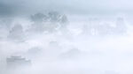 霧中朦朧山水景