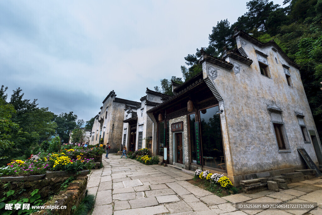 古村落中的古樸民居建筑