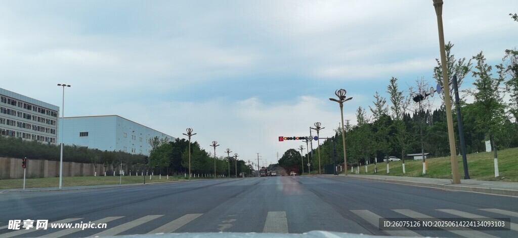 寬闊城市道路景觀