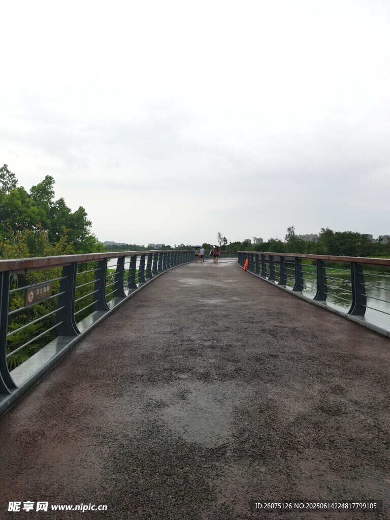 空曠長橋