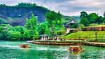 青山綠水間的泛舟美景